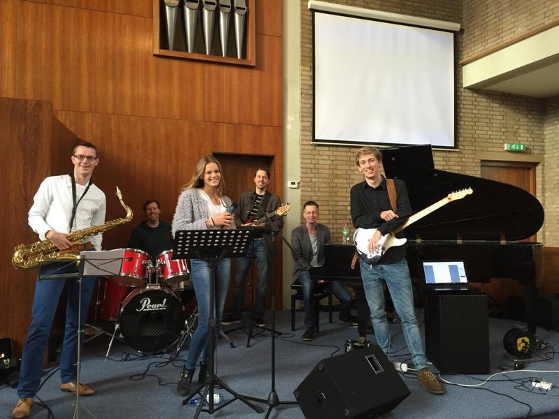 Liz van den Hurk met True Colors