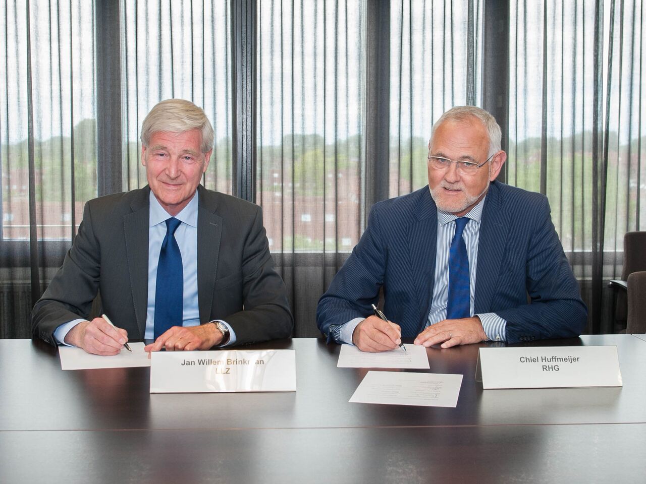 ondertekening toetreding LLZ tot RHG