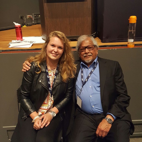 Ghandi met Melissa Stoel