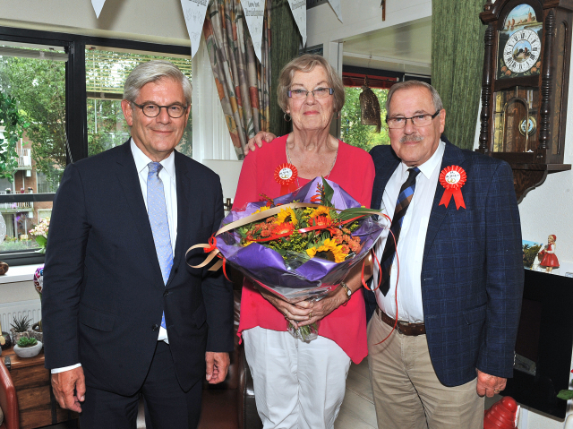 Echtpaar Van Oosterhoud de Jong 60 jaar 300dpi 0011