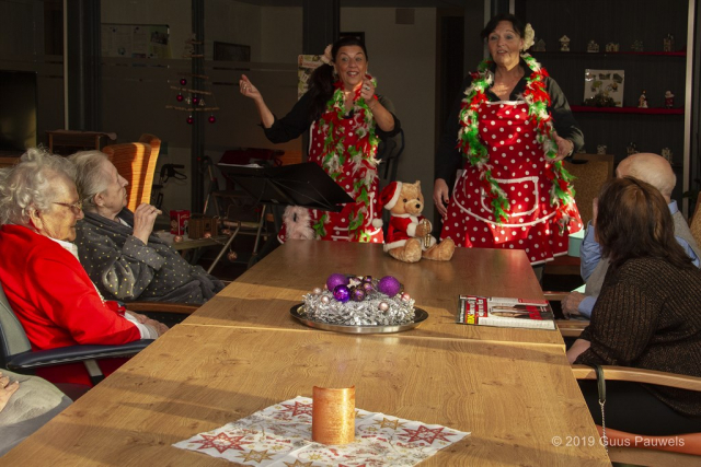 opening expositie schilderclub vivaldi 2019 057 zingende koffie meisjes