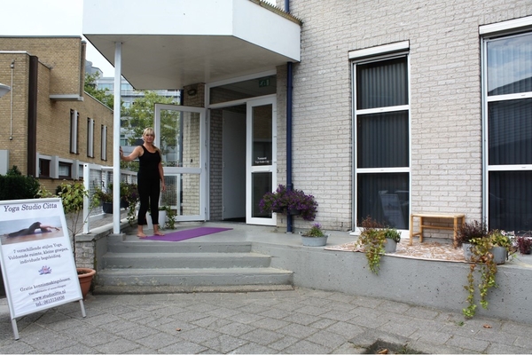 bij de deur