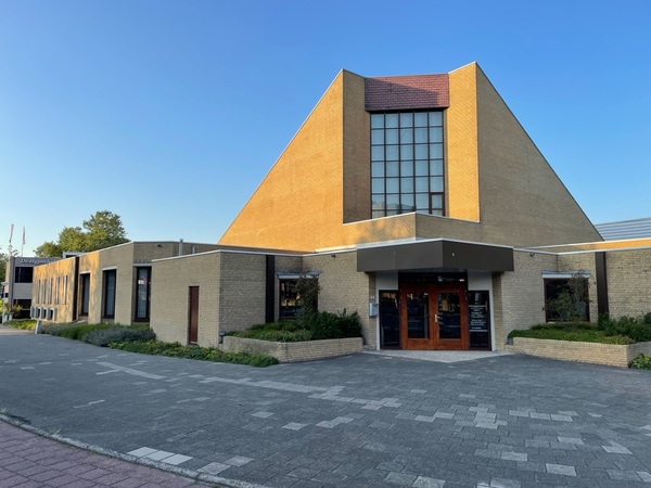 Vredekerk front 10 8 23