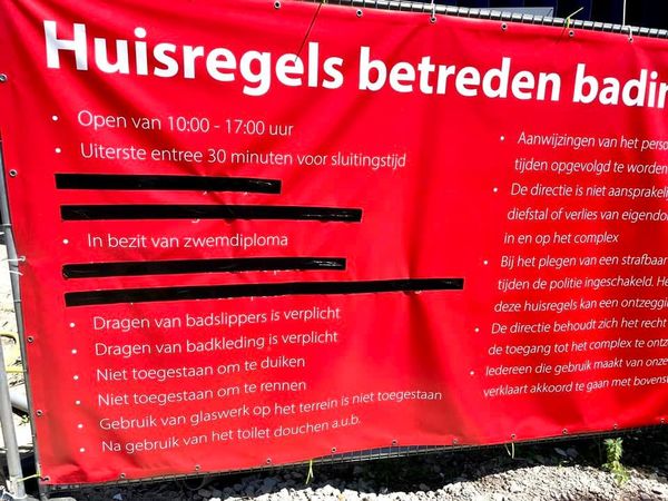 Zwemreagels doorgestreept openliucht zwembad